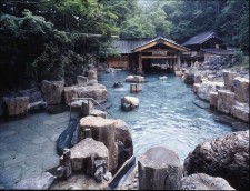 18ヵ所もの温泉を抱える“湯の町みなかみ”を代表する宝川温泉の大露天風呂。